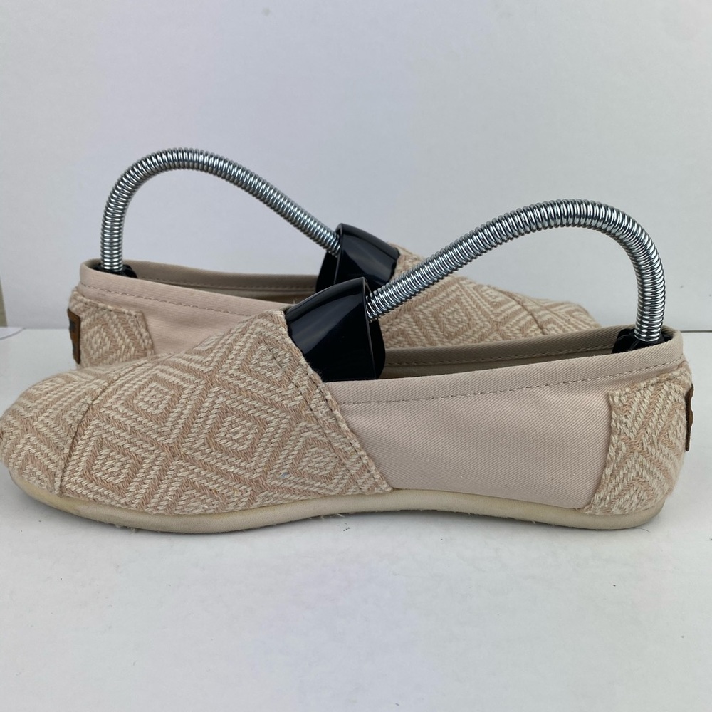 Toms Slip on Shoes. - Picture 4 of 8